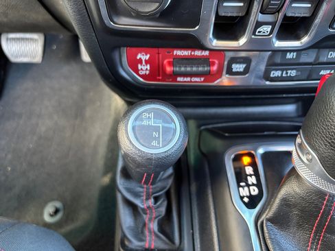 Used 2020 Jeep Wrangler Unlimited Rubicon w/ Steel Bumper Group image 31