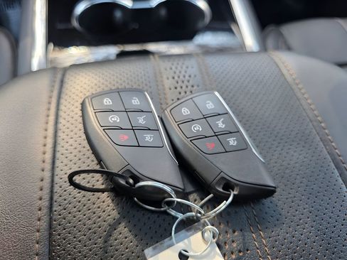 Used 2025 Chevrolet Suburban High Country AWD/4WD image 33