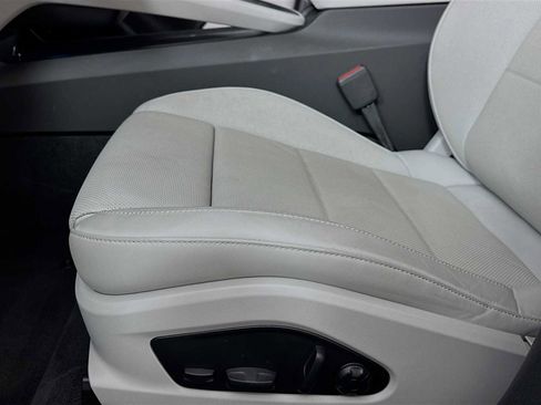 Certified 2025 Porsche Macan 4S Electric image 12