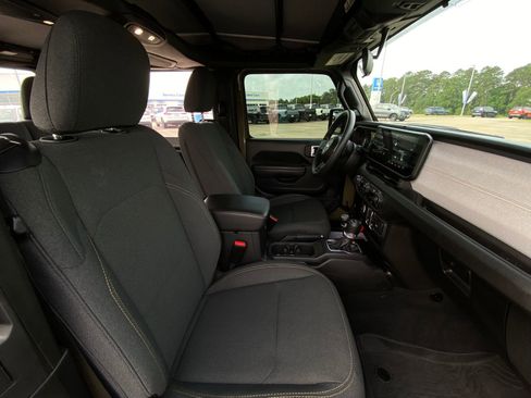 Used 2025 Jeep Wrangler Sport AWD/4WD image 14