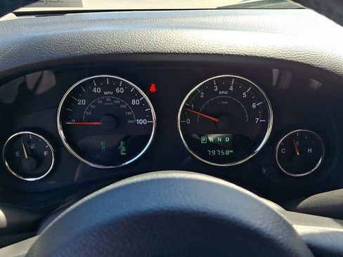Used 2017 Jeep Wrangler Unlimited Sahara w/ Connectivity Group AWD/4WD image 30