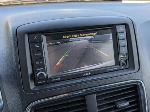 Used 2019 Dodge Grand Caravan SXT FWD image 16