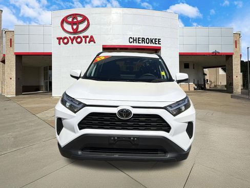 Used 2025 Toyota RAV4 XLE image 2