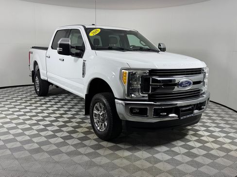 Used 2017 Ford F250 XLT w/ XLT Premium Package AWD/4WD image 3