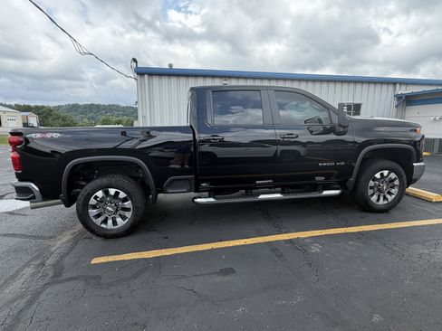 Used 2024 Chevrolet Silverado 2500 LT AWD/4WD image 6