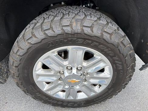 Used 2024 Chevrolet Silverado 2500 High Country w/ High Country Premium Package AWD/4WD image 12
