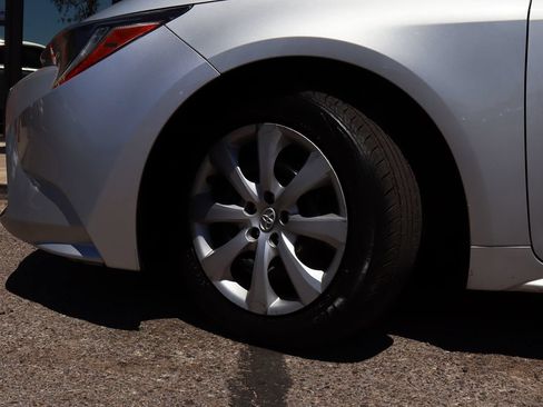 Used 2022 Toyota Corolla LE w/ Carpet Mat Package (TMS) FWD image 5