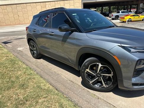 Used 2021 Chevrolet TrailBlazer RS w/ Sun and Liftgate Package FWD image 1