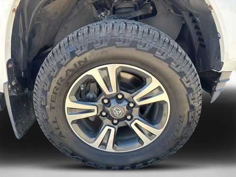 Used 2016 Toyota Tacoma TRD Sport w/ Towing Package image 13