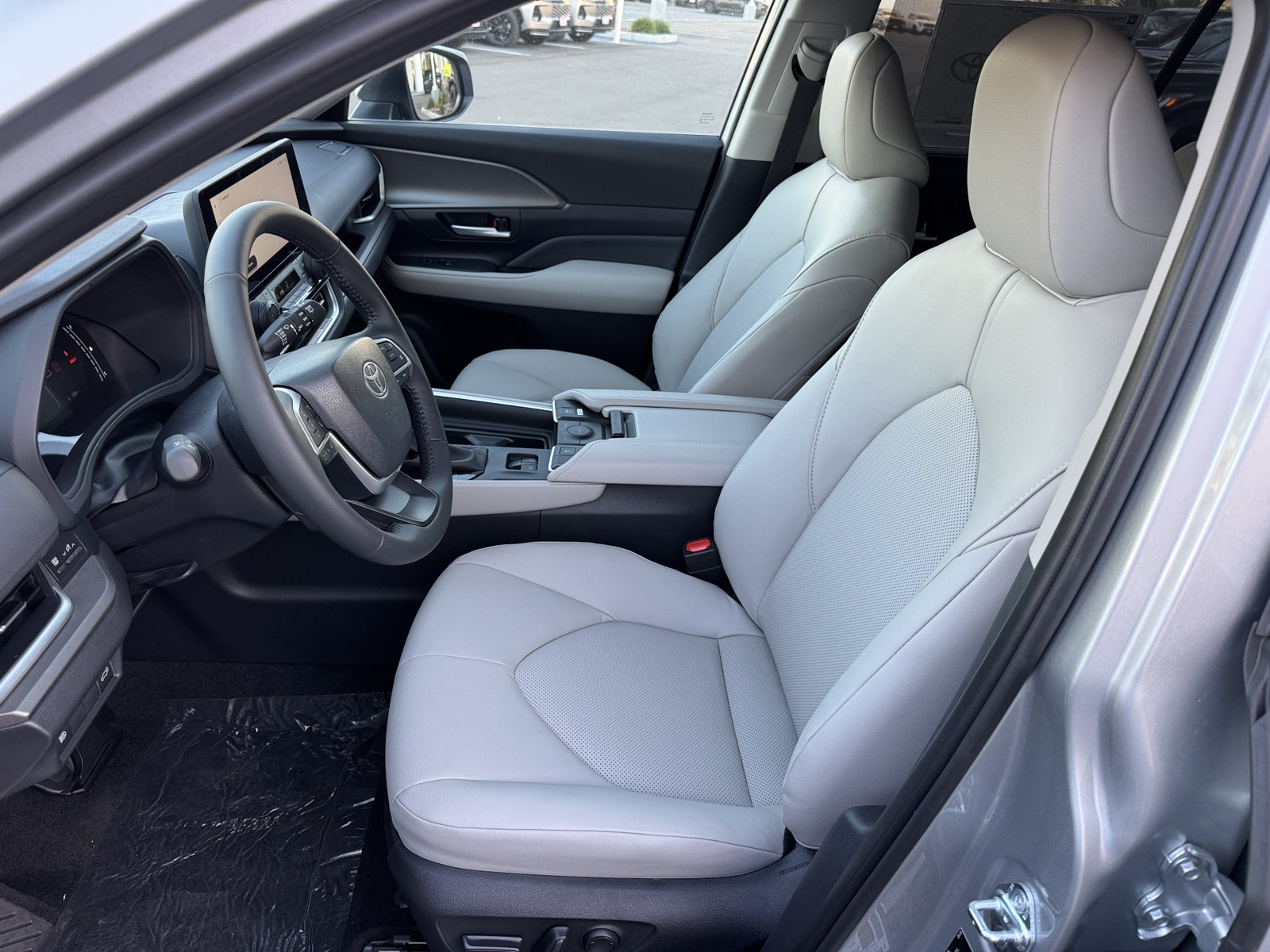 New 2026 Toyota Grand Highlander XLE FWD image 2