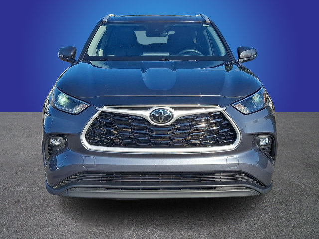 Used 2023 Toyota Highlander XLE AWD/4WD image 2