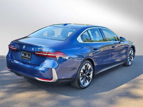 Used 2026 BMW i5 eDrive40 image 3