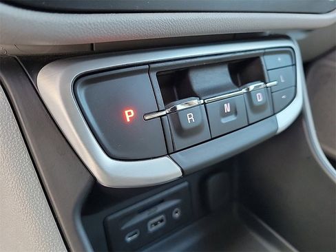 Used 2024 GMC Terrain SLT image 28