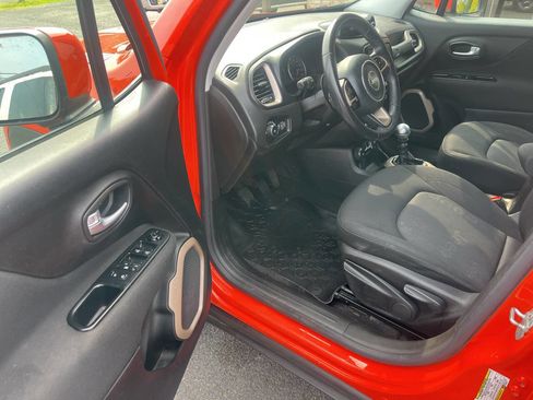 Used 2015 Jeep Renegade Latitude AWD/4WD image 14