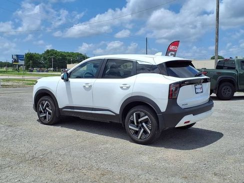 Used 2025 Nissan Kicks SV FWD image 16