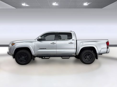 Used 2022 Toyota Tacoma SR5 w/ Technology Package AWD/4WD image 2
