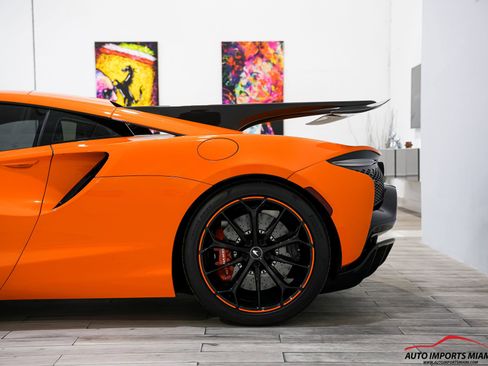 Used 2023 McLaren Artura RWD image 14