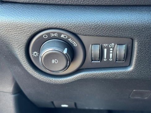 New 2026 Chrysler Pacifica Select image 12