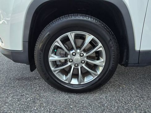 Used 2020 Jeep Cherokee Latitude Lux w/ Comfort/Convenience Group AWD/4WD image 27