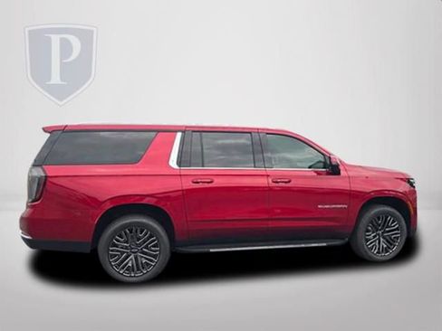 New 2026 Chevrolet Suburban LT w/ Comfort Package AWD/4WD image 4