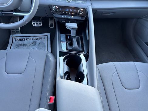 Used 2025 Hyundai Elantra SEL FWD image 21