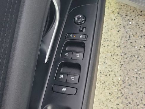 Used 2025 Hyundai Elantra SE FWD image 22