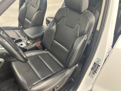 Used 2025 Kia Telluride S FWD image 9