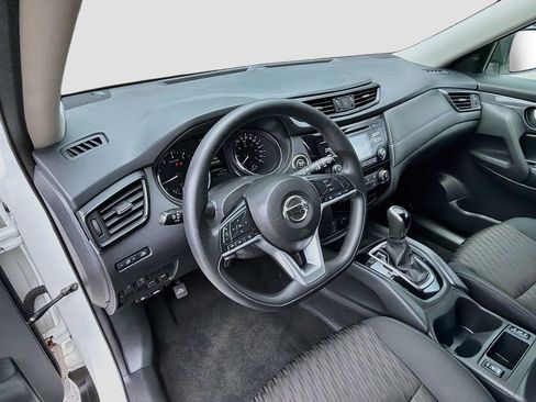 Used 2017 Nissan Rogue SV FWD image 11