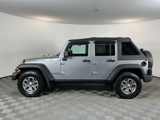 Used 2015 Jeep Wrangler Unlimited Rubicon w/ Connectivity Group AWD/4WD image 8