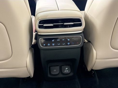 Used 2025 Genesis GV80 3.5T Prestige AWD/4WD image 33