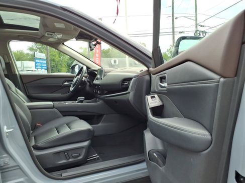 Used 2023 Nissan Rogue SL AWD/4WD image 14