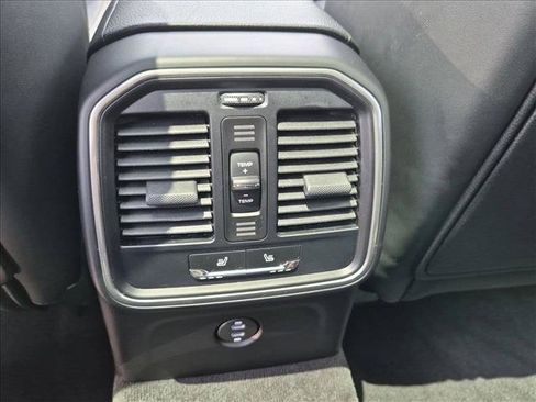 Used 2023 Porsche Macan AWD/4WD image 18