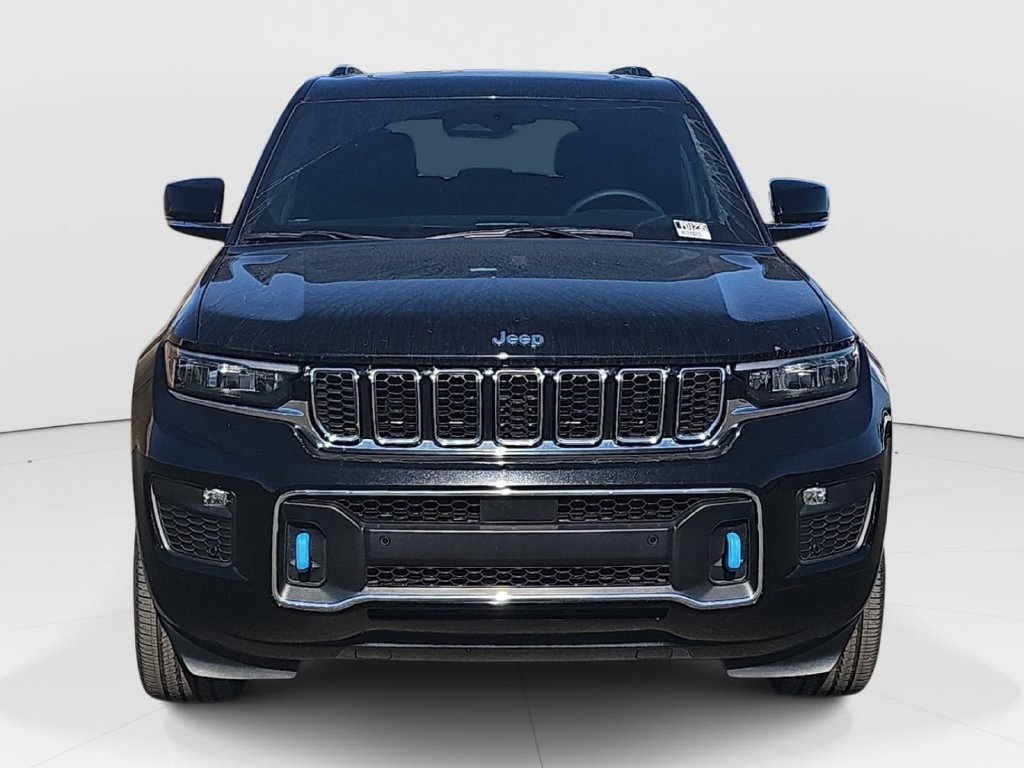 Used 2023 Jeep Grand Cherokee Overland w/ Luxury Tech Group IV AWD/4WD image 8