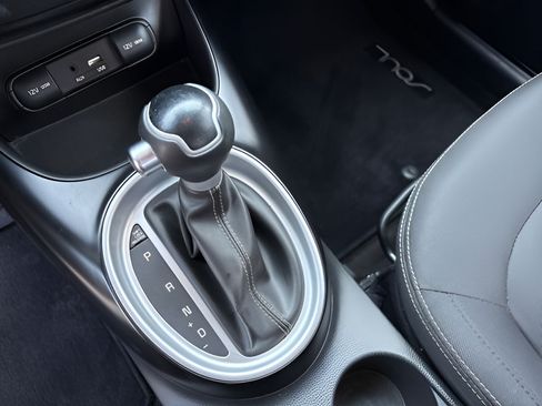 Used 2018 Kia Soul + FWD image 24