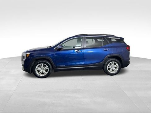 Used 2023 GMC Terrain SLE w/ Driver Convenience Package FWD image 3