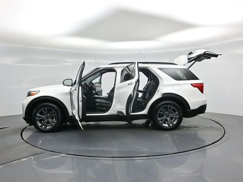 Certified 2023 Ford Explorer XLT w/ Equipment Group 202A image 38