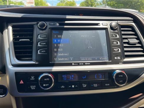 Used 2017 Toyota Highlander XLE w/ Protection Package #3 AWD/4WD image 14