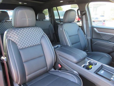 Used 2024 GMC Acadia Denali w/ Super Cruise Package image 8