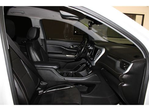Used 2023 GMC Acadia SLT image 25