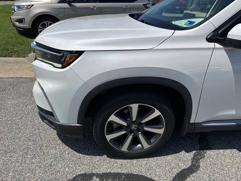 Used 2025 Honda Pilot Elite image 3