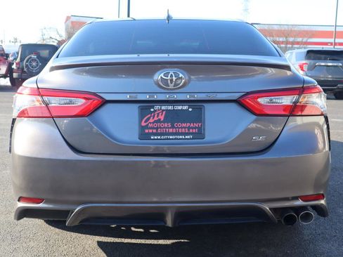 Used 2019 Toyota Camry SE w/ Carpet Mat Package image 24