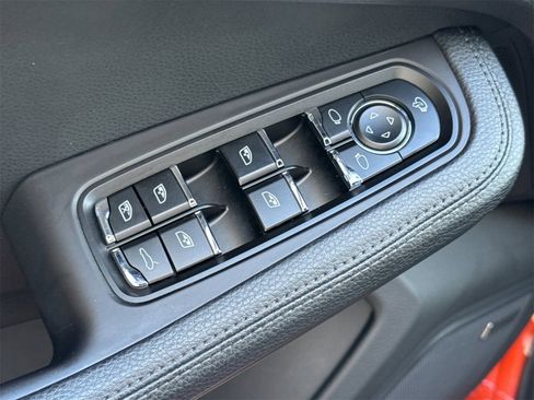 Used 2024 Porsche Macan image 13