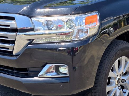 Used 2017 Toyota Land Cruiser w/ Four Season Floor Mat Package AWD/4WD image 5