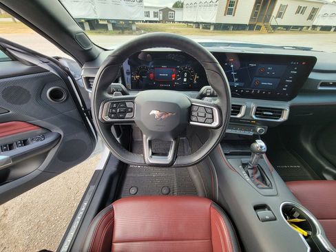 Used 2024 Ford Mustang GT Premium image 18