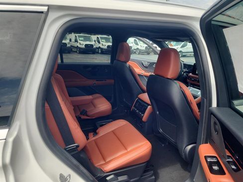 New 2025 Lincoln Aviator Reserve w/ Illumination Package image 18