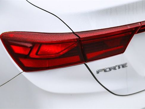 Used 2023 Kia Forte LXS w/ LXS Technology Package image 10