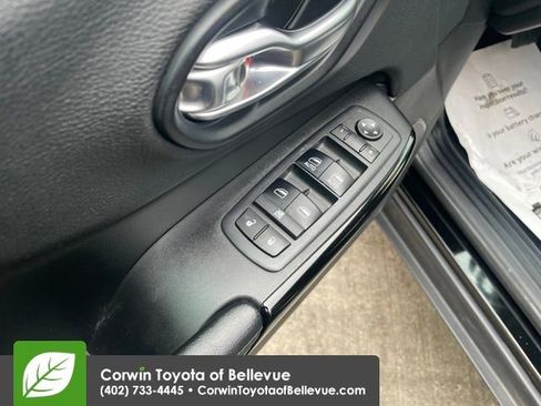 Used 2019 Jeep Cherokee Latitude Plus image 11