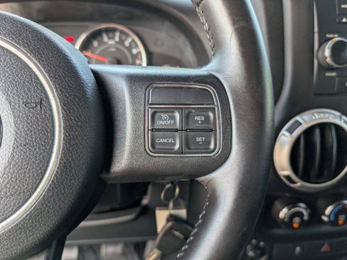 Used 2015 Jeep Wrangler Unlimited Sahara w/ Connectivity Group AWD/4WD image 25