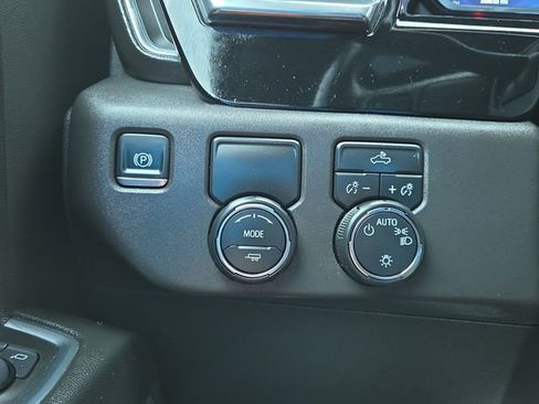 Used 2025 Chevrolet Silverado 1500 LT image 26
