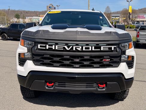 Used 2025 Chevrolet Silverado 1500 Custom Trail Boss AWD/4WD image 9